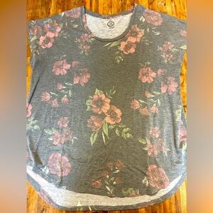 Maurice’s Grey and Pink floral top - size 1